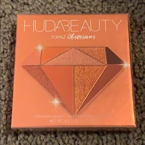 UNUSED Huda Beauty Topaz Obsessions Palette